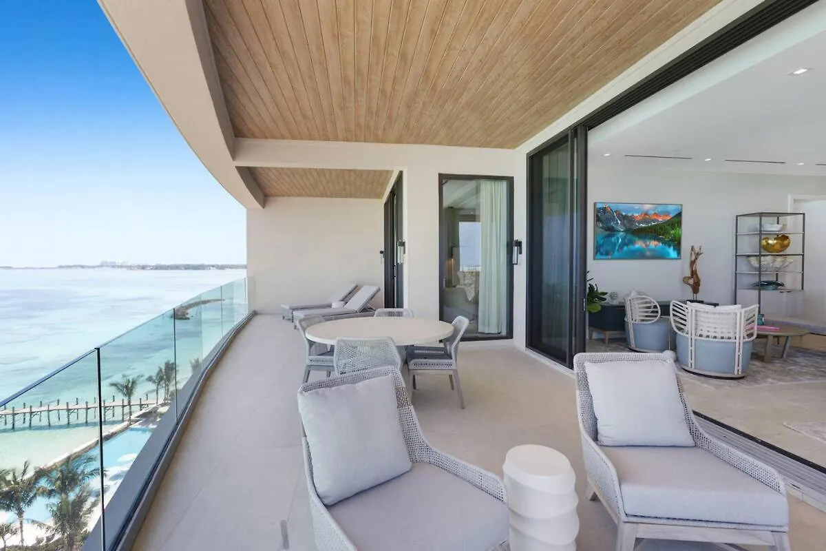 Beachfront 3 Bedroom Luxury Residence Νασάου